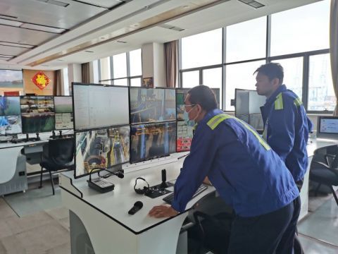 新春走基層丨跟碼頭一起成長，最大的收獲是創新思維——記青島港全自動化碼頭工程技術部橋吊主管王培山